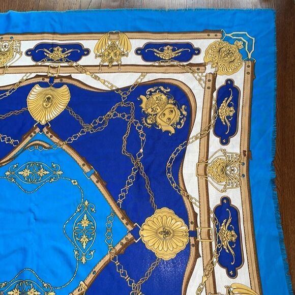 Vtg Franco Laurenti extra large crest themed scarf or wrap - Picture 3 of 11